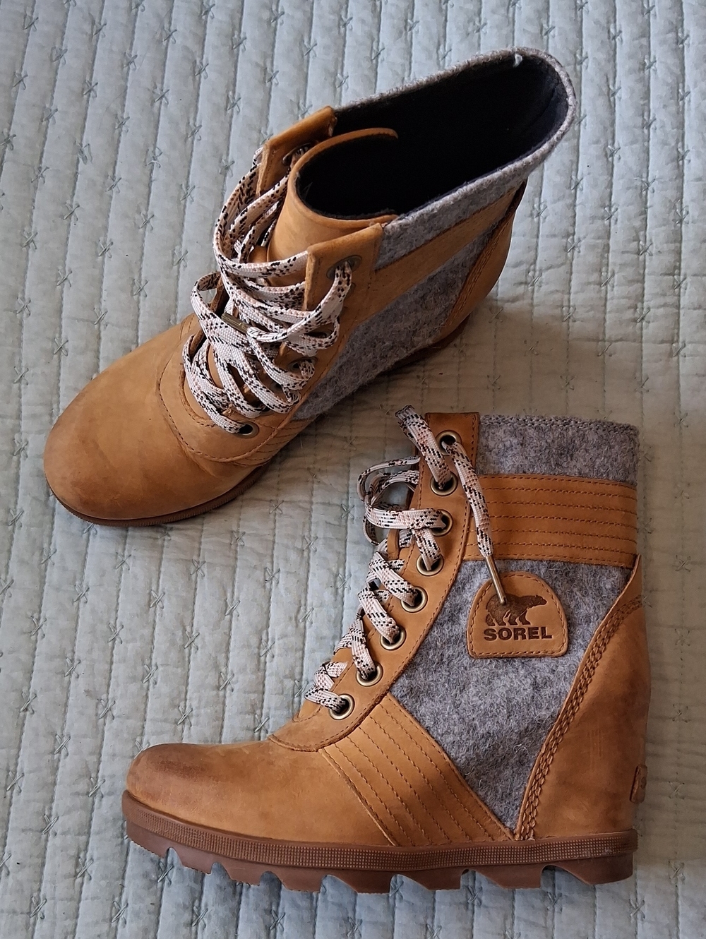 Sorel Lexie Lace-Up Wedge Boots in Tan and Gray
